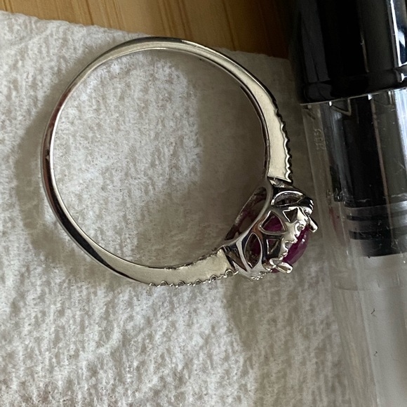White gold w diamond and ruby stone - Picture 5 of 5